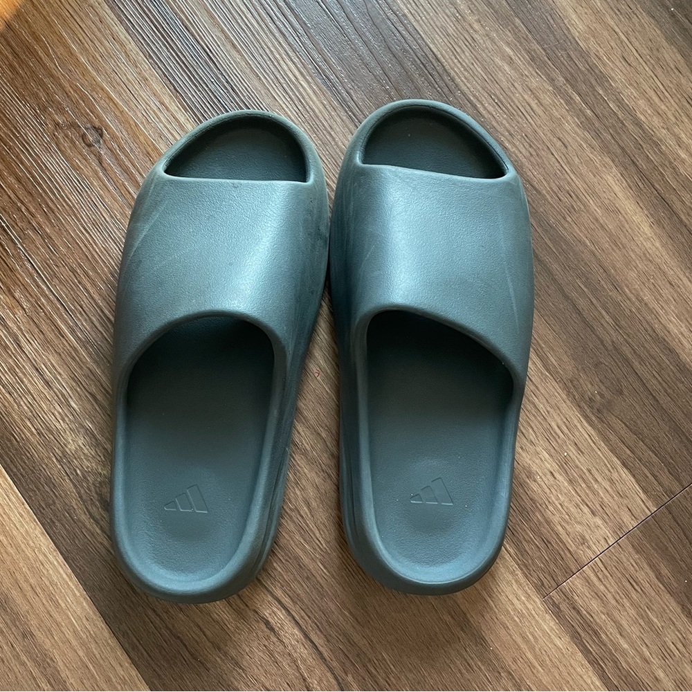 Men’s Yeezy Slides